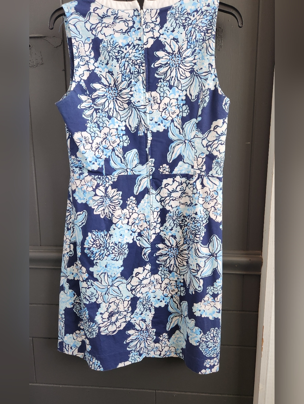 Lilly Pulitzer Sleeveless Blue Floral Cotton Dress with white trim - Picture 6 of 8